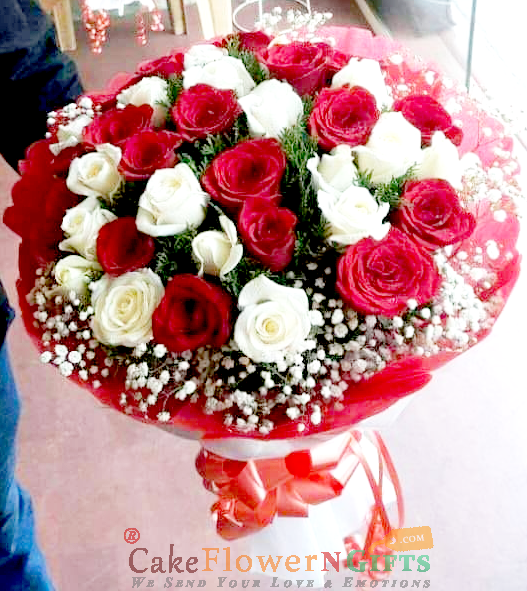 send 35 Designer White Red Roses Flower Bouquet delivery